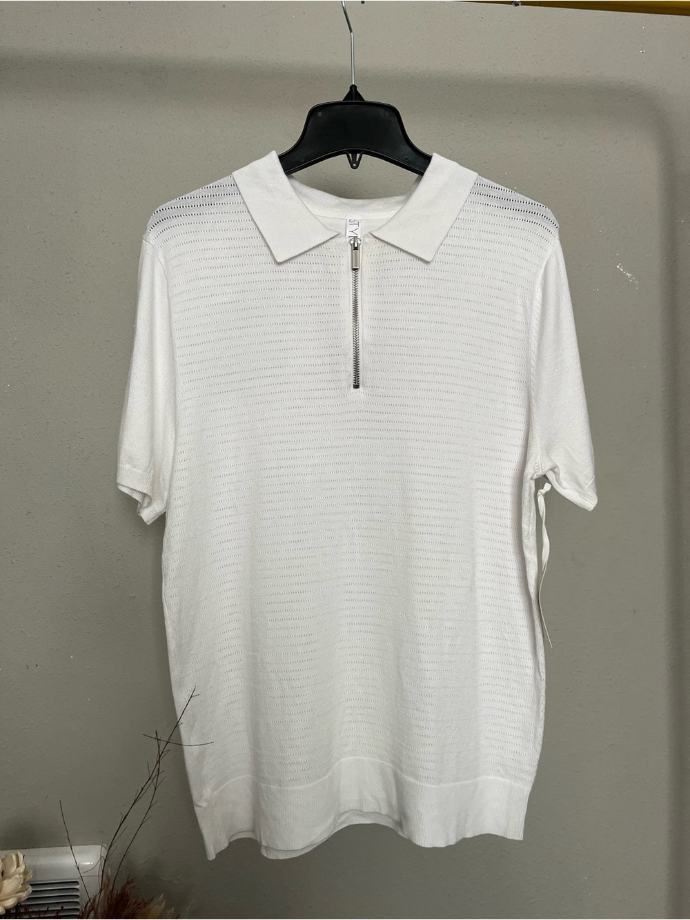 Stylus Men’s White Short Sleeve Zip Polo Sweater NWT Size Medium